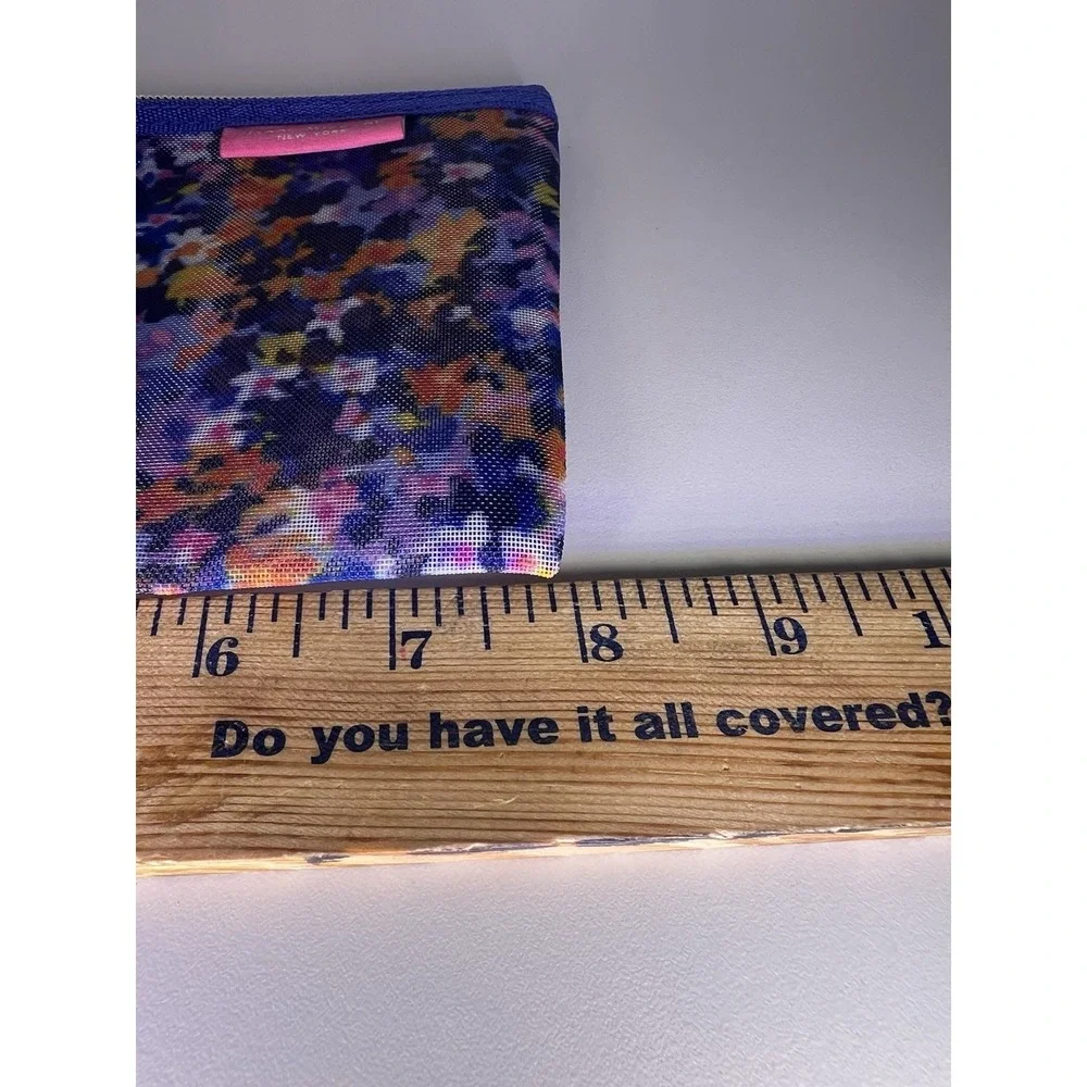 Isaac Mizrahi Floral Makeup bag 8 X 5 Travel  Gift‎ Organization. Glamour NWOT